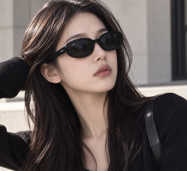 클래식·세련된 블랙 오벌 선글라스 레이밴 RB4441D 601/71