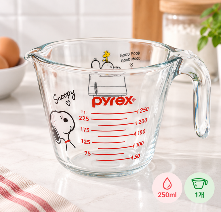 귀여움 챙긴 파이렉스 스누피 내열유리 계량컵 250ml 홈베이킹 주방 필수템