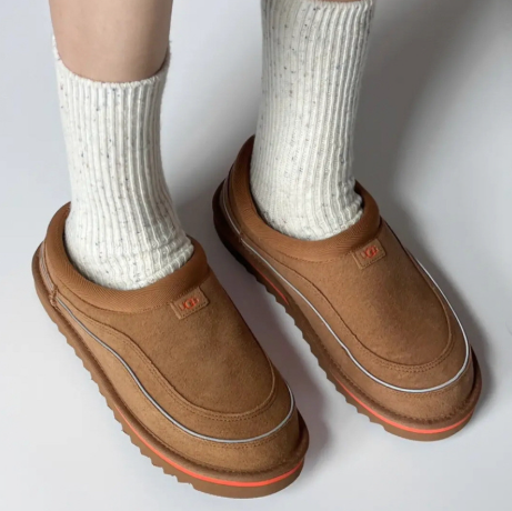 미국 UGG 타스만 칼리 웨이브 슬립온 남녀공용 카멜 1136700
