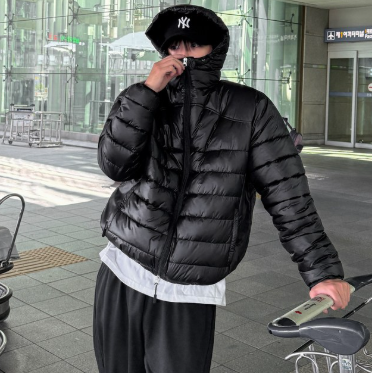 남자 루즈 고퀄리티 마스터 경량 후드 패딩 집업 점퍼 가벼운 보온 트렌디한 겨울룩 연예인 추천