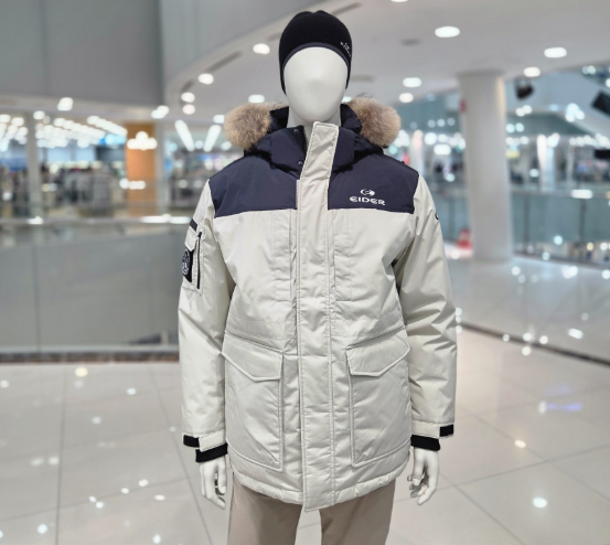 아이더 야상패딩 카라스 리버스 구스다운 남여공용 자켓 UW24553 세련된 겨울코디 든든한 방한룩 연예인 추천